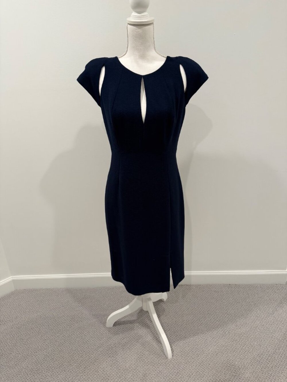 Black Halo Eddie Sheath Dress Navy Seen on Connie Britton Size 8 - Picture 3 of 9
